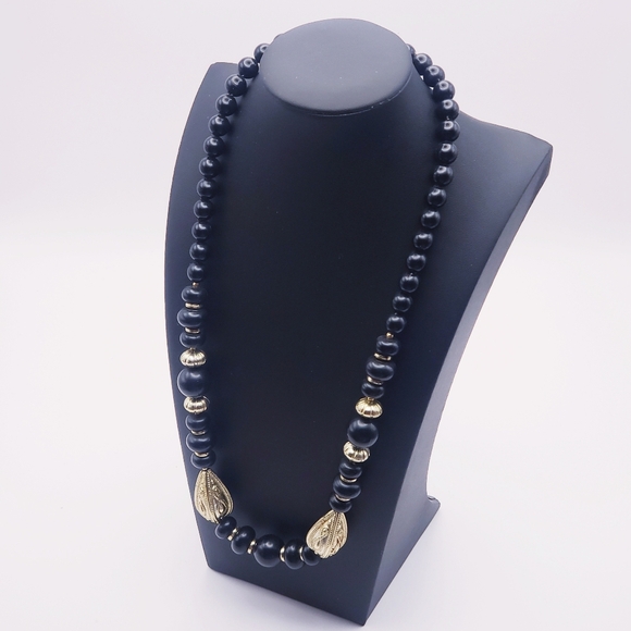 Elegant Black and Gold Beaded Necklace - Picture 2 of 6